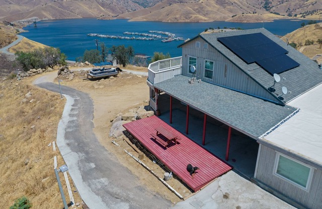 Lakhouse w/ Stunning Views- Gateway to Sequoia National Park