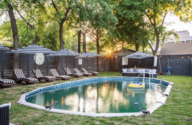 Lamar Suites by AvantStay | 2 Homes w/Shared Pool