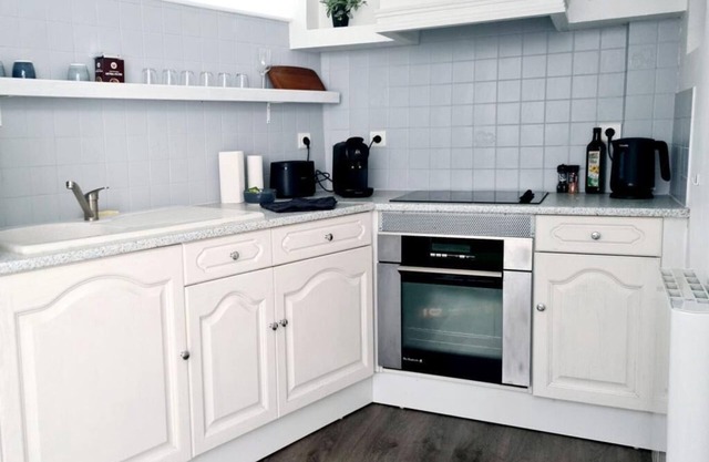 Lamartine: A terrace in the center of town!