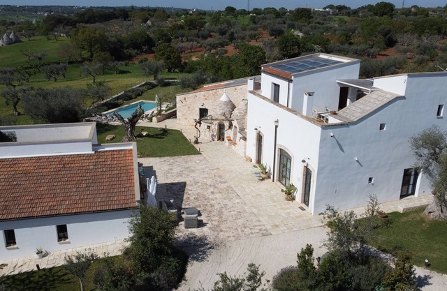 LAMIA - L'Aia di Cucumo apartment sleeps 8 in the countryside of Castellana Grotte