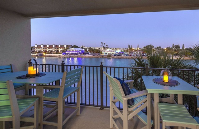 Land's End 4-306- Bayfront Coastal Serenity