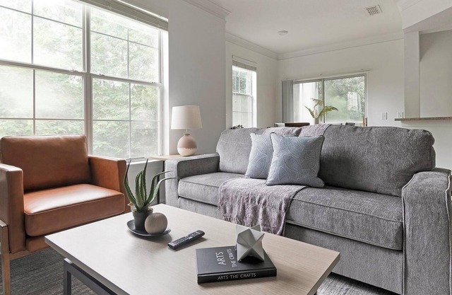 Landing | Amazing 1BD, Yoga Studio