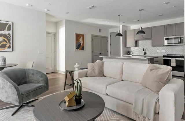 Landing | Amazing 2BD, Courtyard, Pool