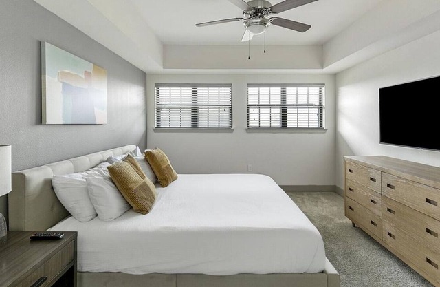 Landing at Bellrock Bishop Arts - 2 Bedrooms in Oak Cliff