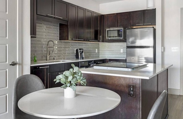 Landing at Bellrock Bishop Arts - 1 Bedroom in Oak Cliff