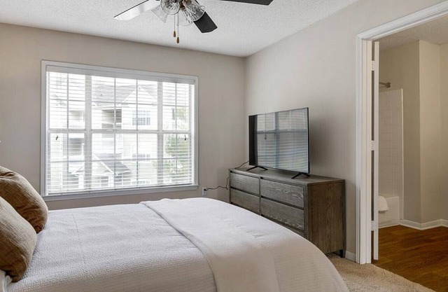Landing at Estates at Brentwood - 2 Bedrooms in Brentwood Highland Apartments