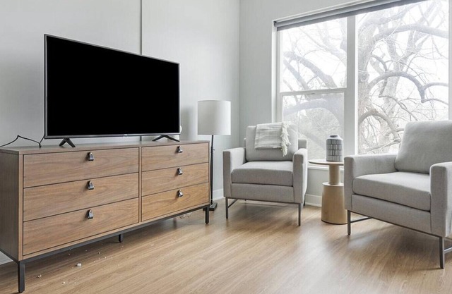Landing at Grand Flats - Studio in Compton Heights