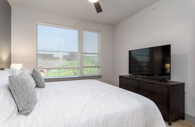 Landing at Groves South Lamar - 2 Bedrooms in South Lamar