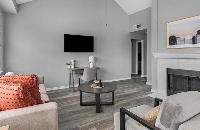 Landing | Beautiful 2BD, Clubhouse, Pool