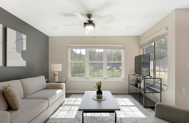 Landing | Beautiful 2BD, Pool, Clubhouse