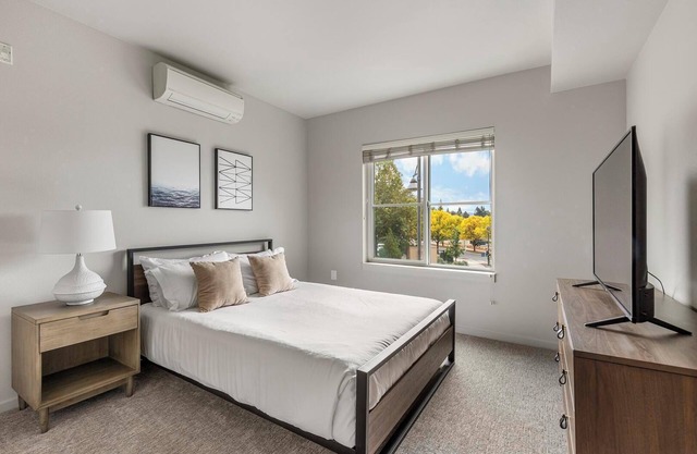 Landing | Beautiful 2BD, Courtyard, Pool