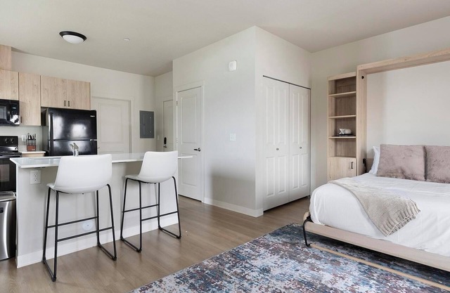 Landing | Beautiful Studio, Clubhouse, Pool