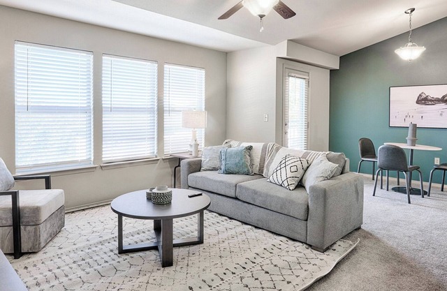 Landing | Chic 1BD, Clubhouse, Courtyard