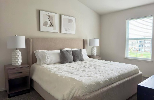 Landing | Chic 1BD, Pool, Clubhouse
