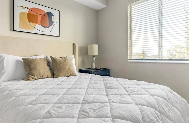 Landing | Chic 2BD, Pool, Gym