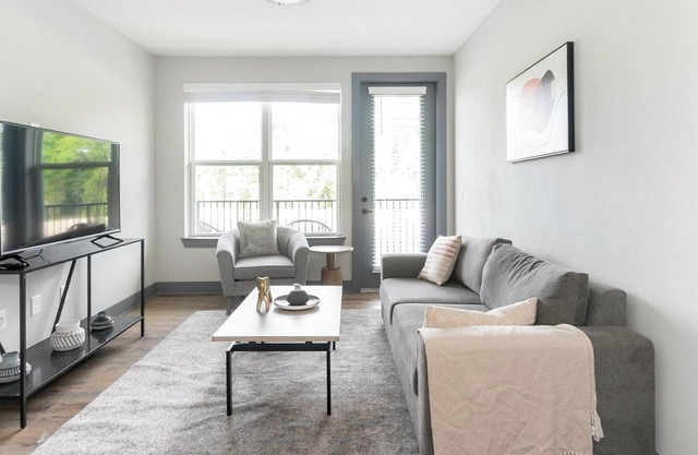 Landing | Modern 1BD, Clubhouse, Pool