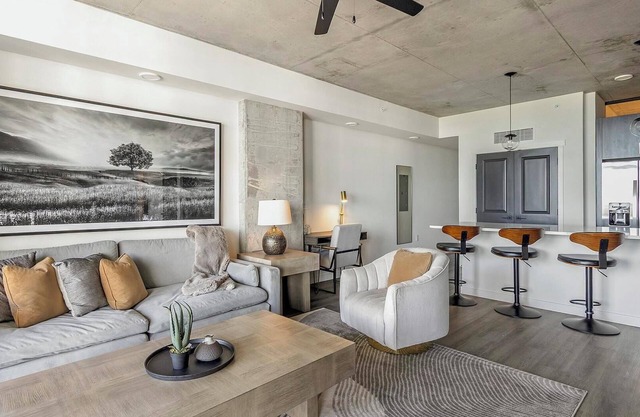 Landing | Modern 2BD, Gym