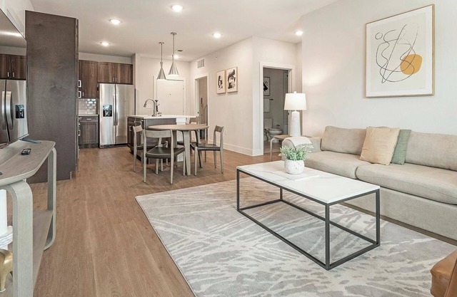 Landing | Modern 2BD, Pool, Gym