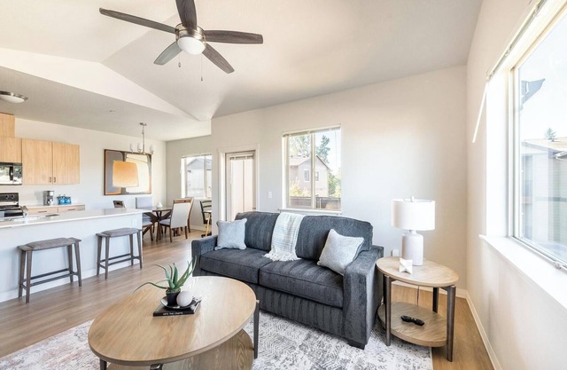 Landing | Spectacular 2BD, Clubhouse, Pool