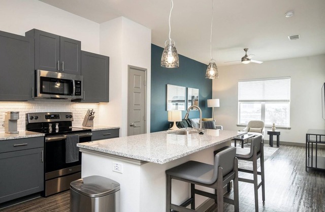 Landing | Stunning 1BD, Gym, Clubhouse