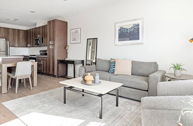 Landing | Stunning 1BD, Pool, Gym