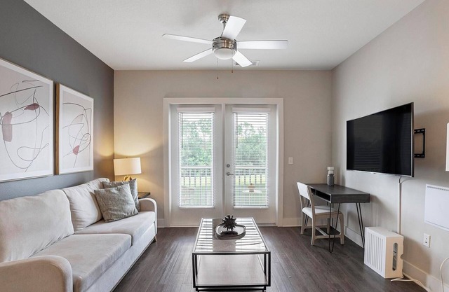 Landing | Stunning 2BD, Gym, Clubhouse