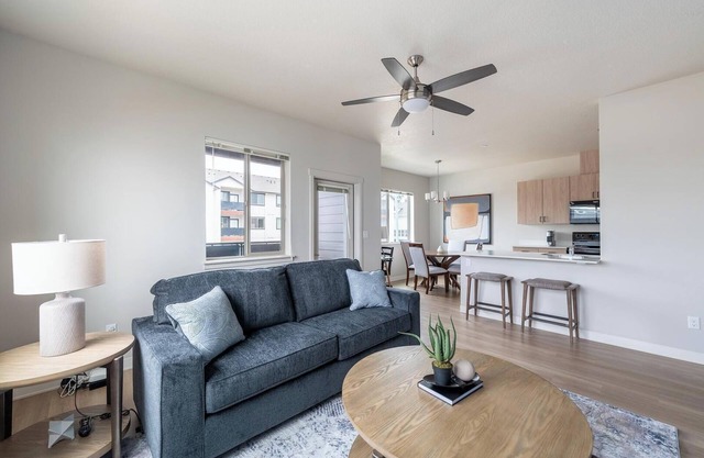 Landing | Stunning 2BD, Gym, Clubhouse