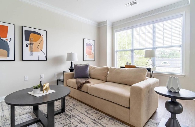 Landing | Stylish 2BD, Courtyard, Pool