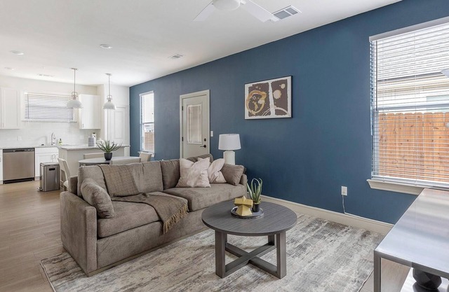 Landing | Stylish 2BD, Pool, Gym