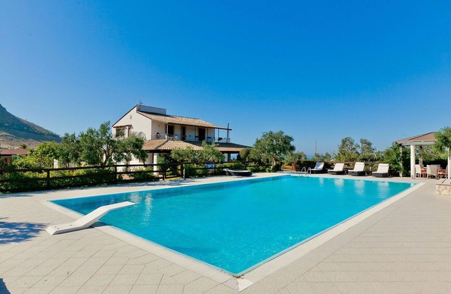 Landlord villa in Sicily with Pool