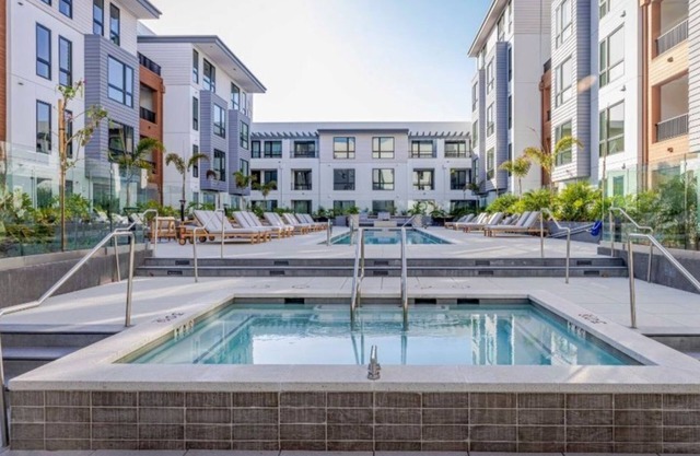 Landsby 1BR Condo with Hot Tub & Rooftop Escape