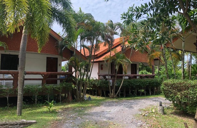 Lanta School Beach Resort
