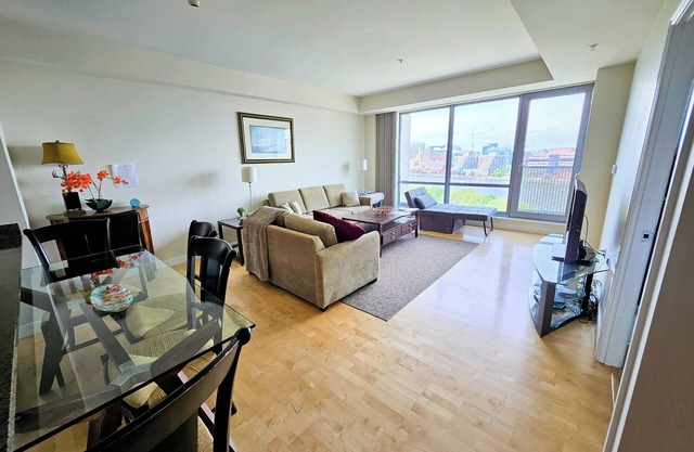 Large 1 Bedroom In West End, right by MGH, MIT, Harvard, parks. W/D in suite