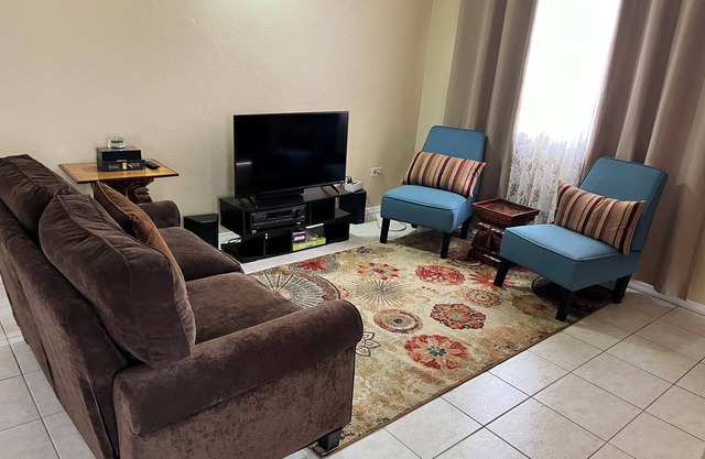 Large 2-bedroom apartment in Saint John's with A/C and close to the city center.