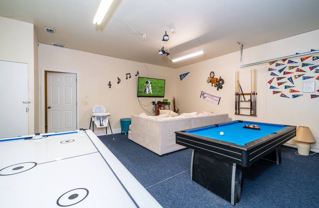 Large 2 Story Pool Home w/Games Room nearby to Disney