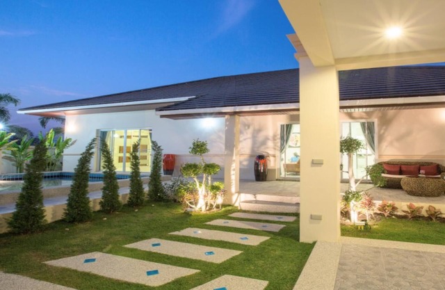 Large 3br villa and pool