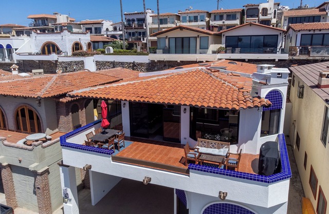 Large 4 Bedroom Luxury Home in Las Gaviotas!