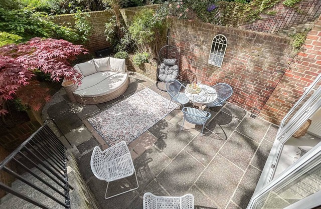 Large 6 bedroom Residence Retreat in Holland Park