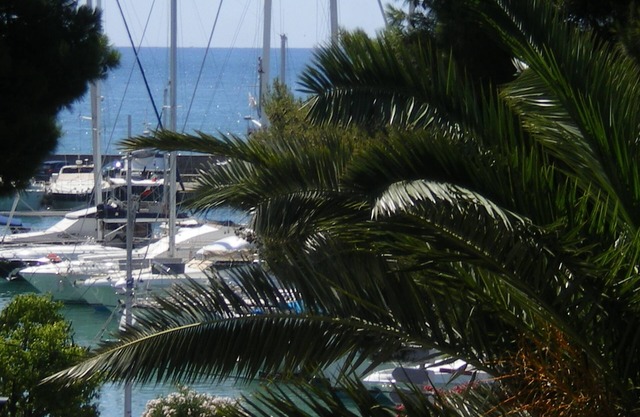 Large 66sqm appartment air conditioning facing the sea,s.pool,50m beach n port