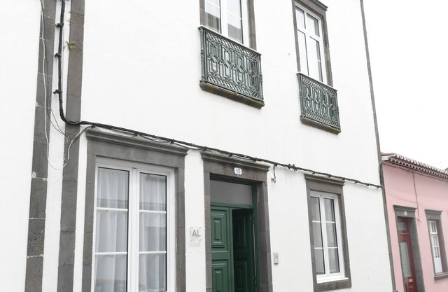 LARGE ACCOMMODATION ON FIRST FLOOR HOME OF THE 3-BEDROOM HOST