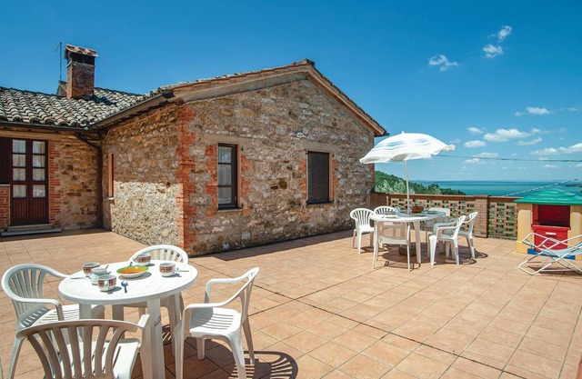 Large apartment on the first floor of an ancient and characteristic farmhouse situated on the side o