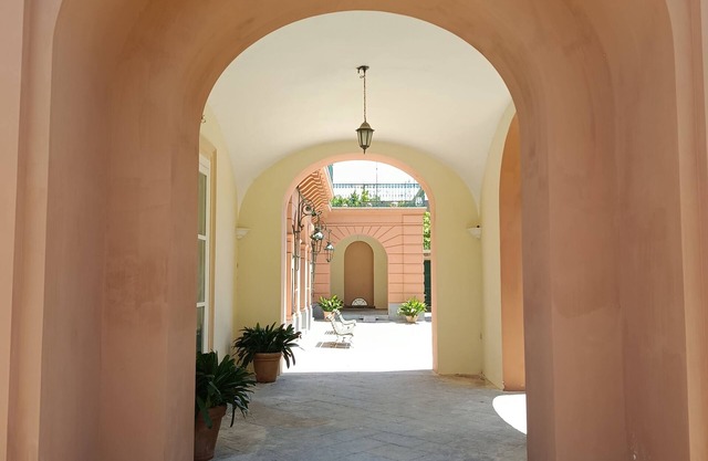 Large apartment in historic villa on Sorrento's peninsula by the Amalfi's coast
