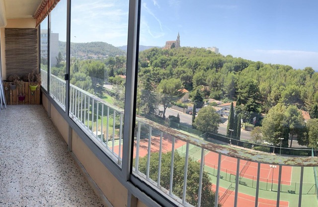 Large apartment close to the Calanques