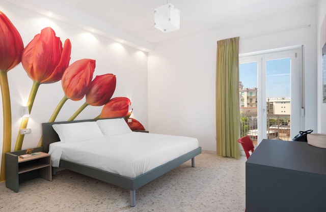 Large Apartment in the Center of Sorrento, close to Main Transportation Hubs.