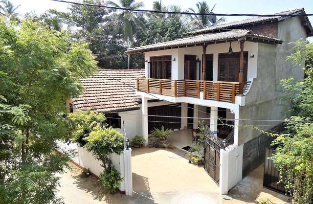 large apartment with balcony 100 m to the beach in Hikkaduwa - Sri Lank