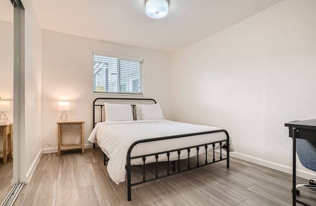 Large Apartments in LAKEWOOD - SK