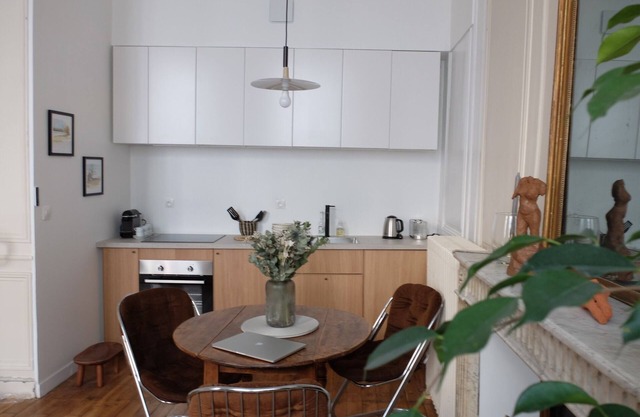 Large artist's apartment, charm & hyper center