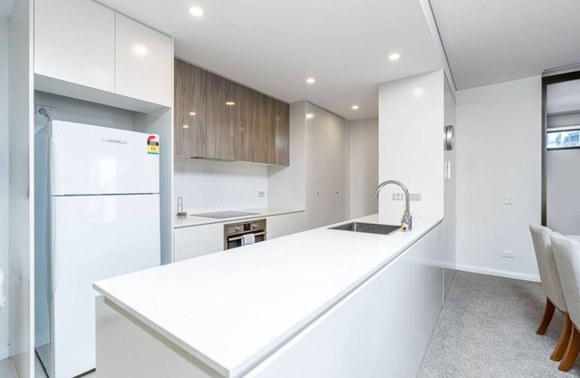 Large Barton Courtyard Apartment near Parliament