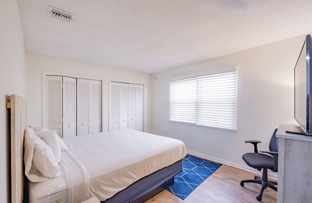 Large Beach Block 2 Bedroom 1 Bath Apartment