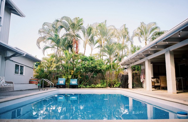 Large, beautiful, updated home w/pool, AC,mins from beach in Kailua! Flex stays!